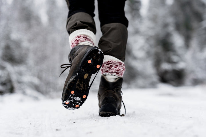 Hitta rätt broddar för vintern – så väljer du halkskydd för skor