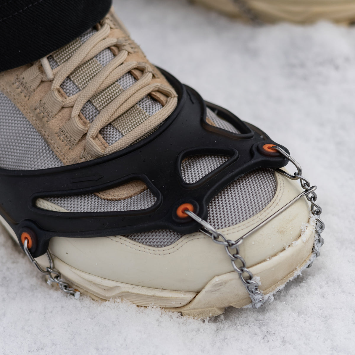 Liukuesteet Ultra Grip vahvoilla teräsnastoilla lumelle ja jäälle