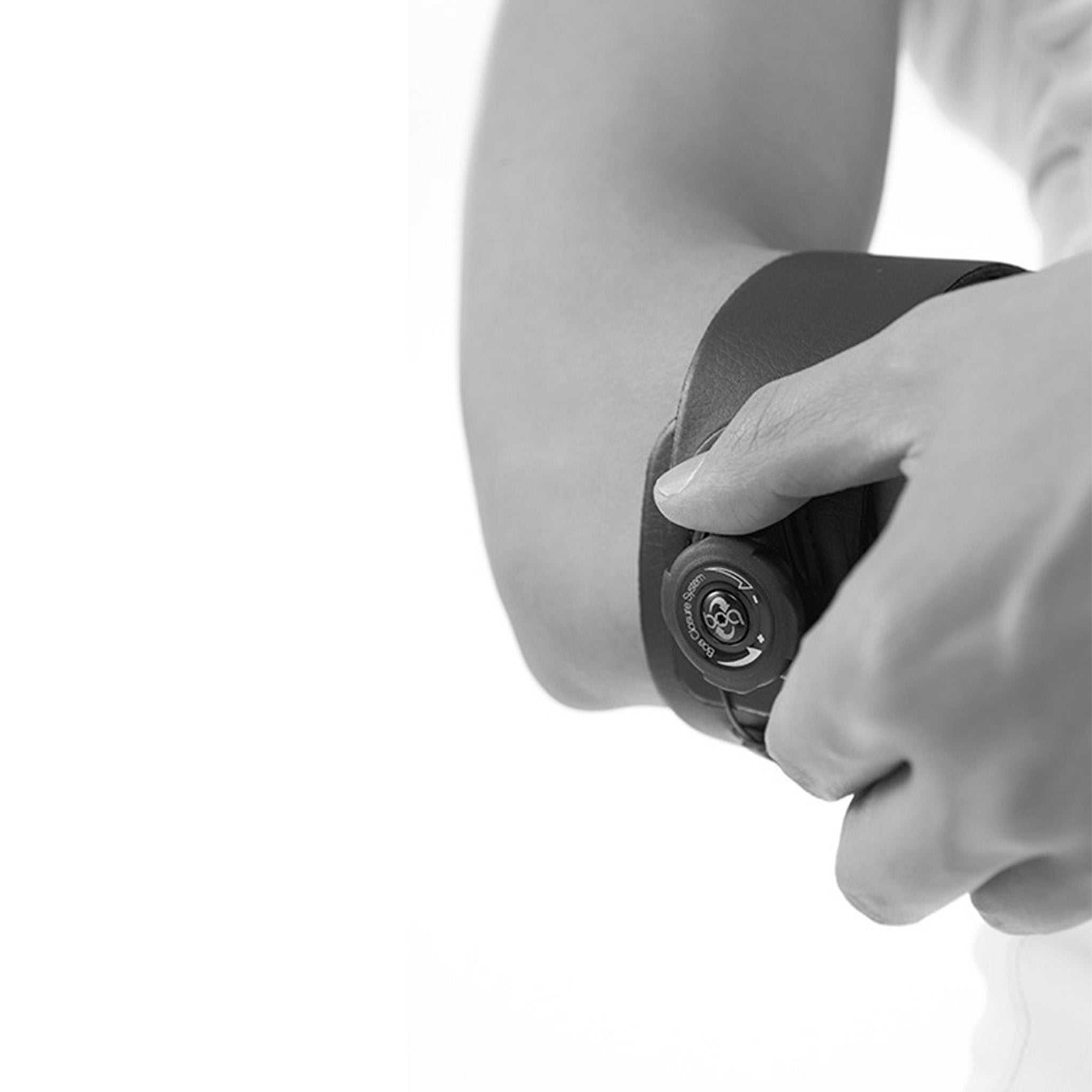 BOA elbow brace for easy and precise adjustment