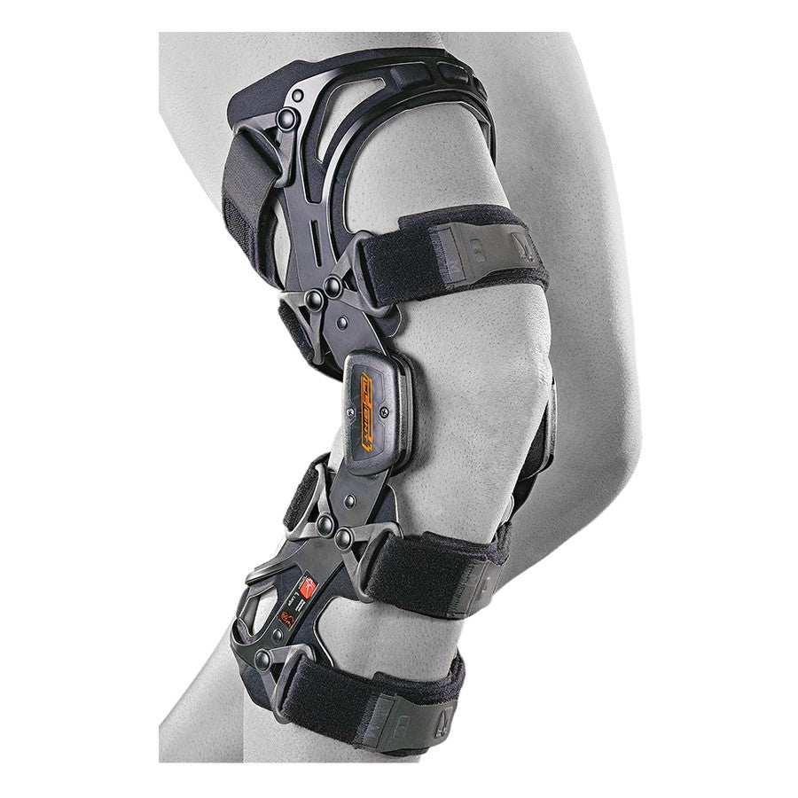 Knee protector PP3 for maximum stability and fixation in case of cruciate ligament injury